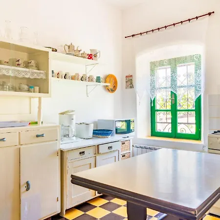 Quaint In With Pool Villa