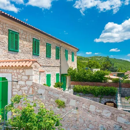 Quaint In With Pool Villa *