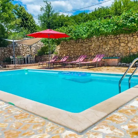 Villa Quaint In With Pool Crikvenica