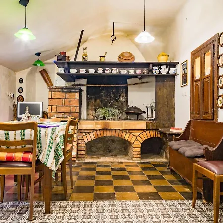 Quaint In With Pool *
