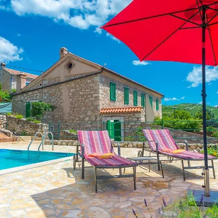 Villa Quaint In With Pool