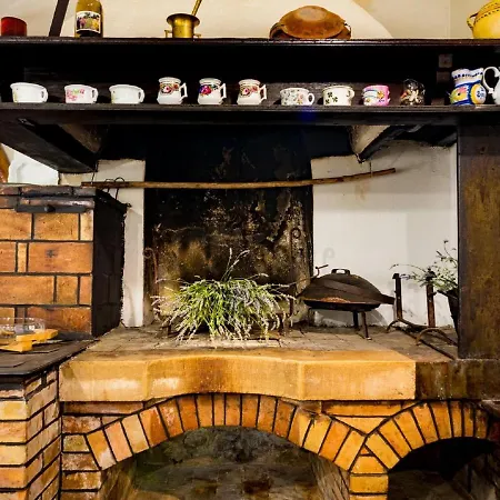 Quaint In With Pool *